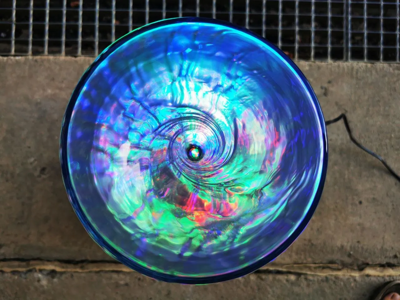 Le même vortex éclairé en violet, vu de dessus